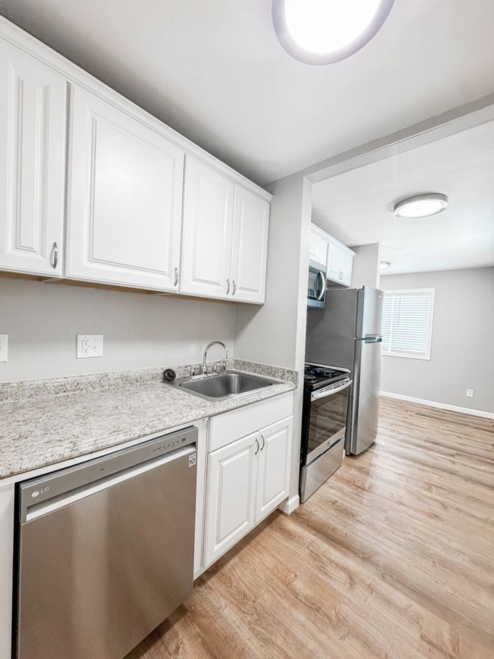 Carleton Way Apartments - Photo 6 of 29