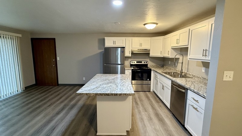 2760 Humboldt Rd - Photo 4 of 17