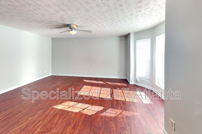 2736 Norfair Loop - Photo 4 of 18
