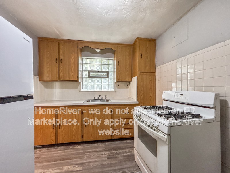 2436 Laketon Rd - Photo 7 of 20