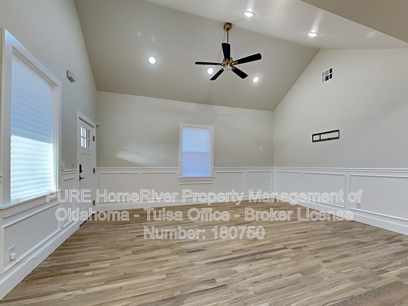 1305 S Carson Ave - Photo 2 of 19