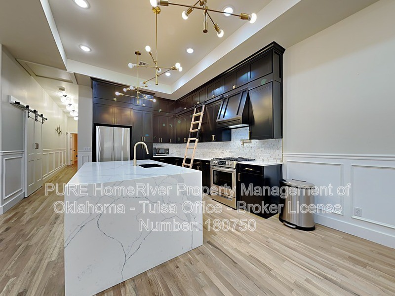 1305 S Carson Ave - Photo 4 of 19