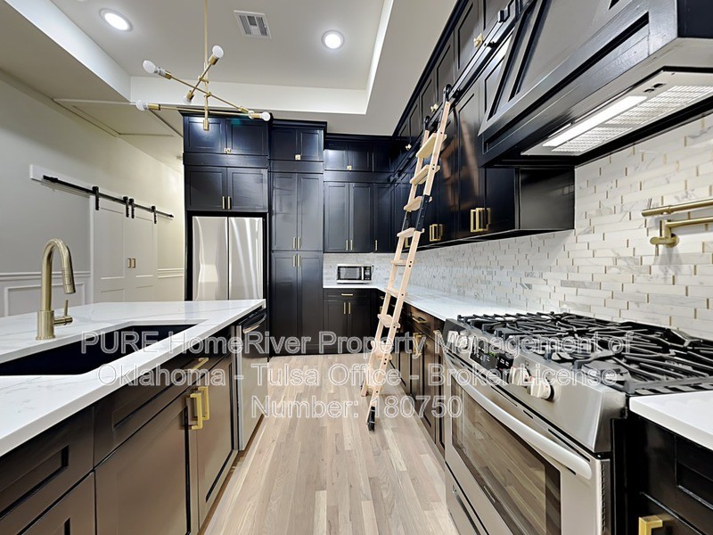1305 S Carson Ave - Photo 5 of 19
