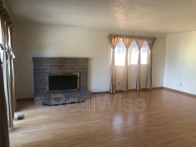 299 Patterson St - Photo 4 of 13