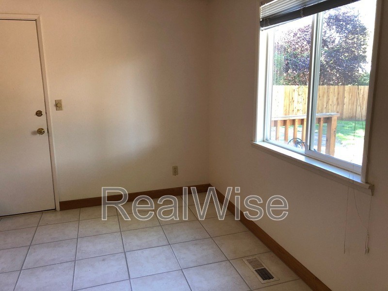 299 Patterson St - Photo 6 of 13