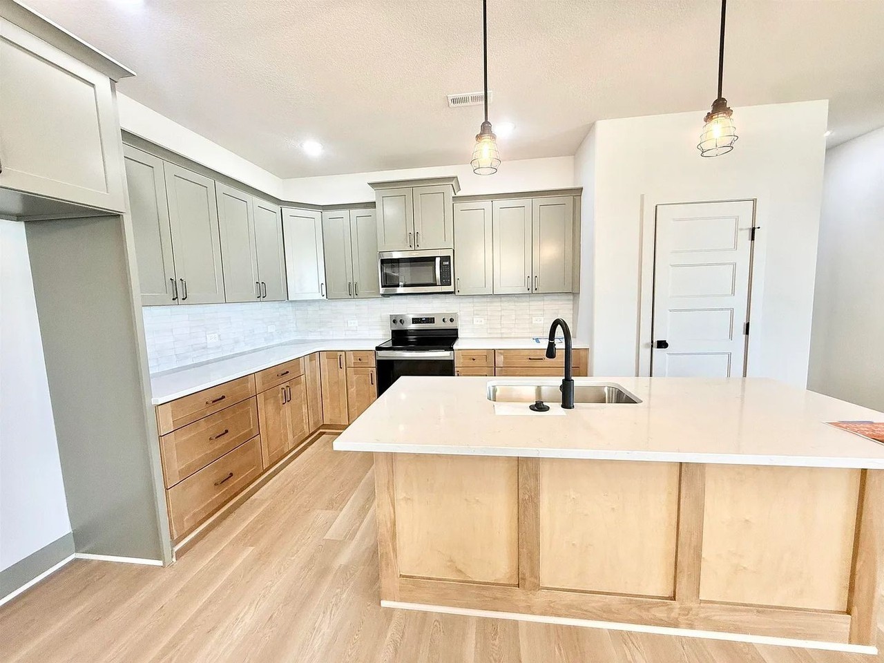 5408 N Toben Ct - Photo 2 of 12