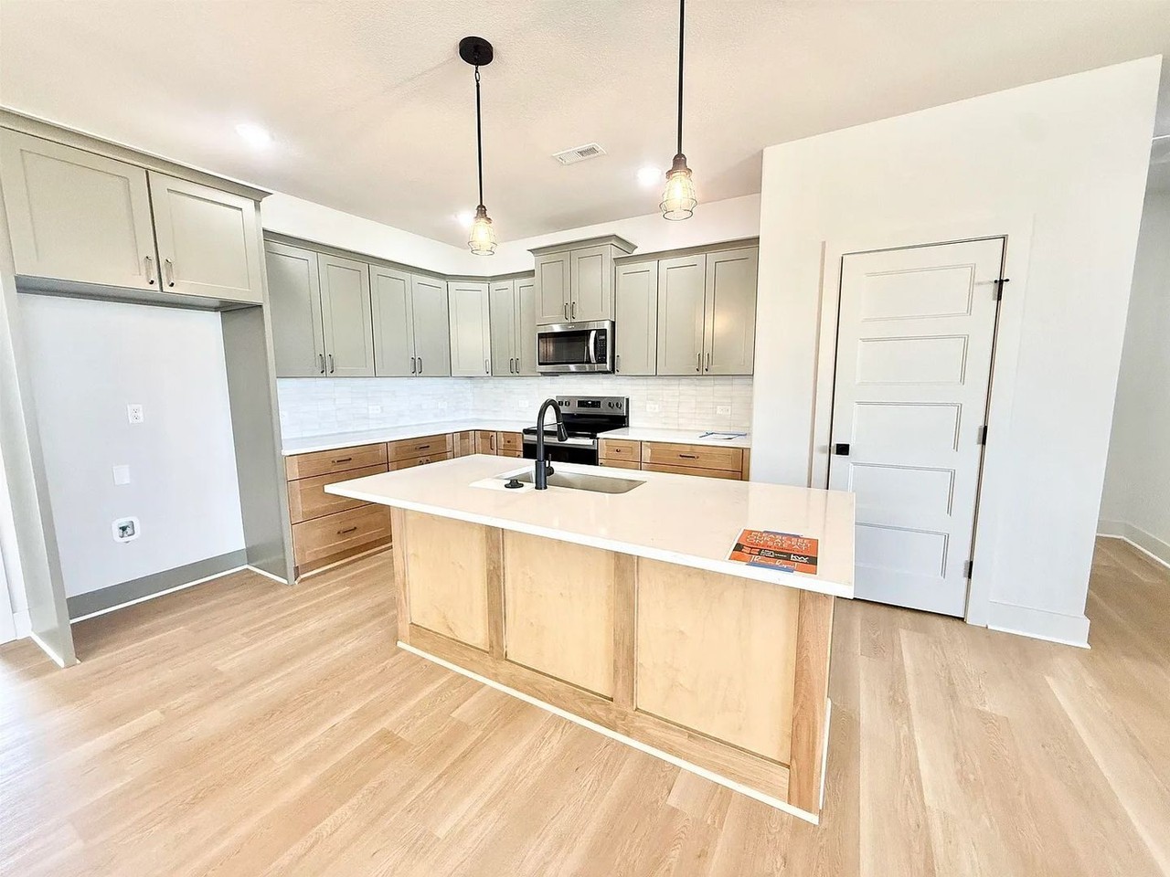 5408 N Toben Ct - Photo 3 of 12