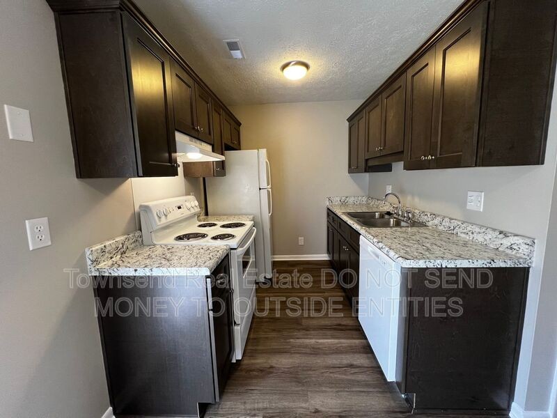 1441 Ireland Dr Apt A - Photo 2 of 10