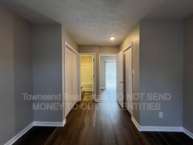 1441 Ireland Dr Apt A - Photo 4 of 10