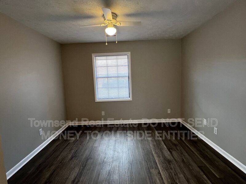 1441 Ireland Dr Apt A - Photo 5 of 10