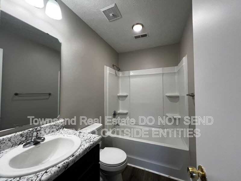 1441 Ireland Dr Apt A - Photo 6 of 10