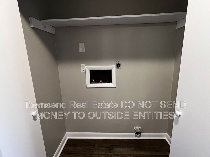 1441 Ireland Dr Apt A - Photo 7 of 10