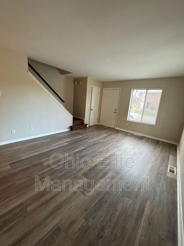 1180 Mccarley Dr E - Photo 2 of 11
