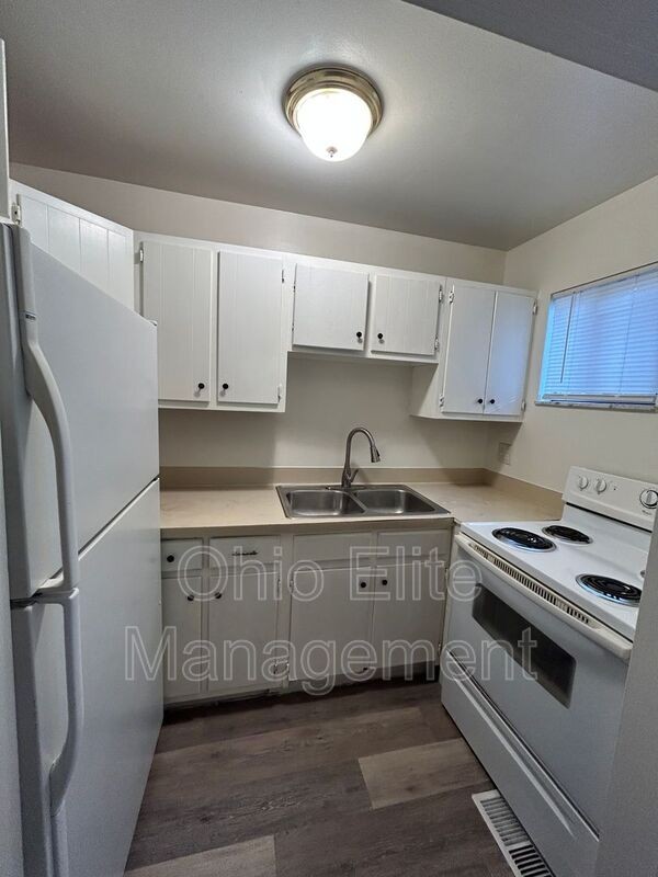 1180 Mccarley Dr E - Photo 4 of 11