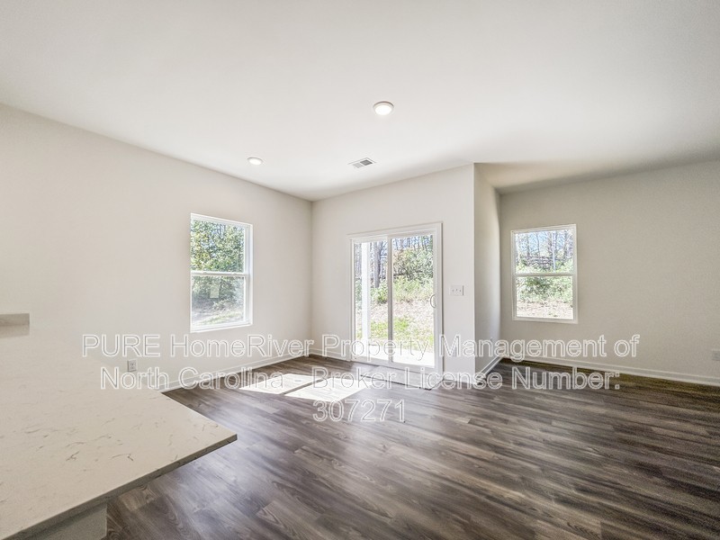 1574 Adirondack Dr - Photo 5 of 20
