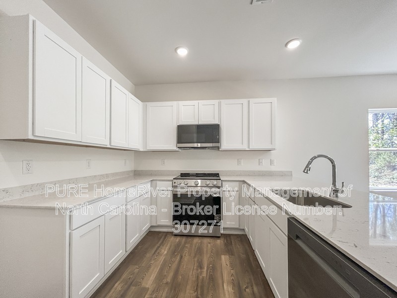 1574 Adirondack Dr - Photo 6 of 20