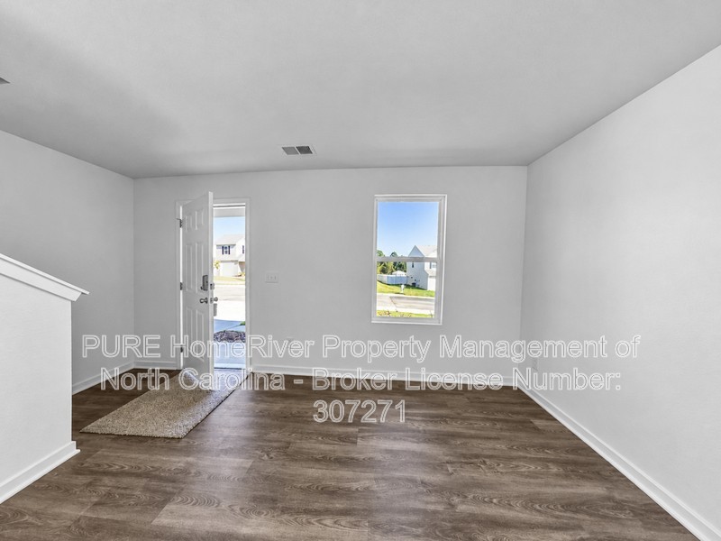 1562 Adirondack Dr - Photo 2 of 20