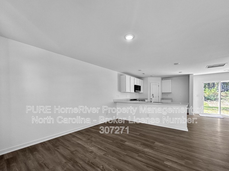1562 Adirondack Dr - Photo 3 of 20