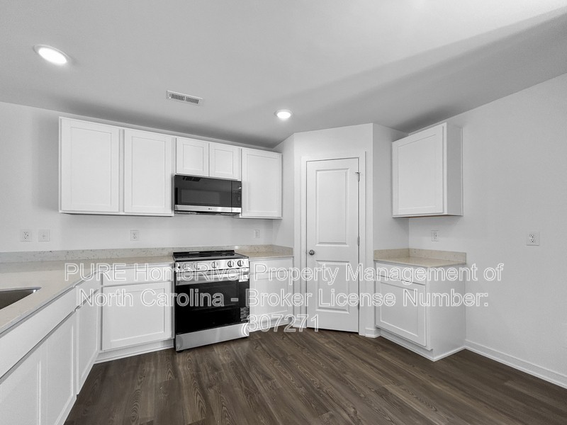 1562 Adirondack Dr - Photo 5 of 20