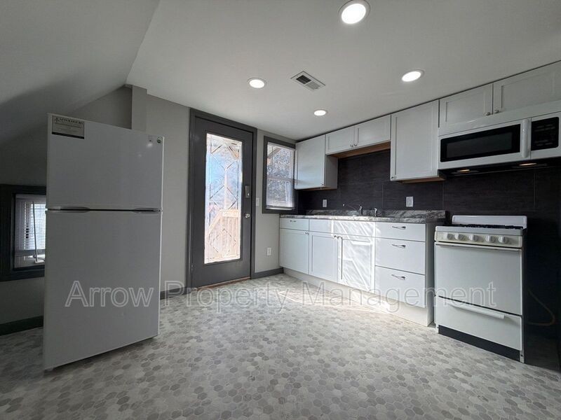 1501 S 13th St #B - Photo 2 of 22