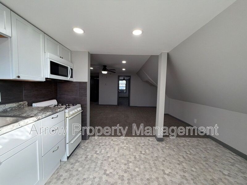 1501 S 13th St #B - Photo 3 of 22