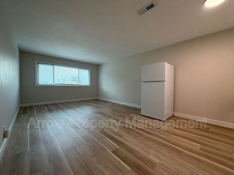 2119 Arbor St - Photo 3 of 11