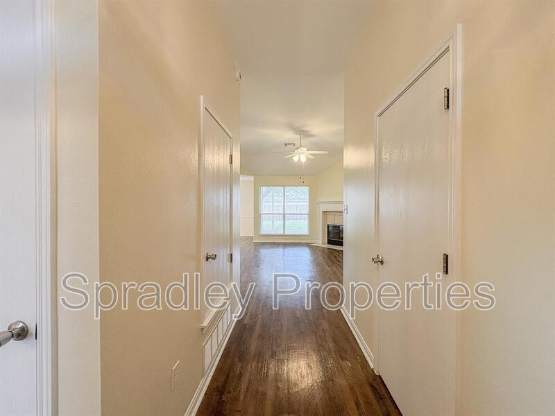 2720 Crestwood Ct - Photo 2 of 23