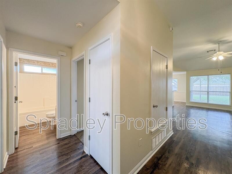 2720 Crestwood Ct - Photo 4 of 23