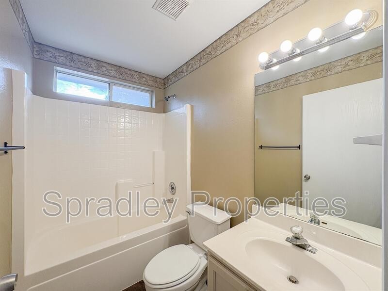 2720 Crestwood Ct - Photo 7 of 23