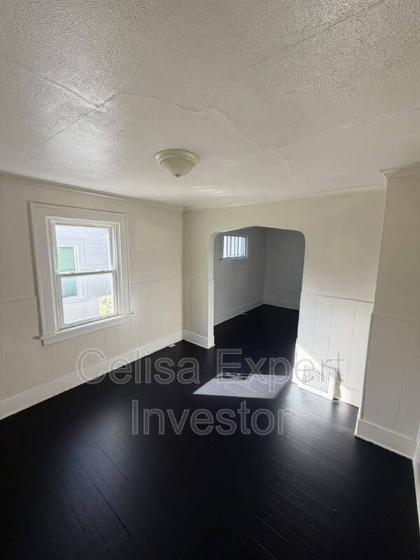 2047 Riedmiller Ave - Photo 4 of 11