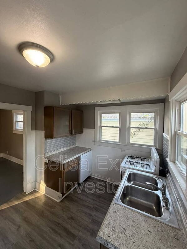 454 Kinnaird Ave - Photo 3 of 9
