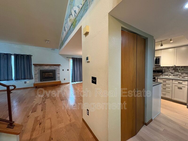 1814 Parkside Dr - Photo 3 of 26