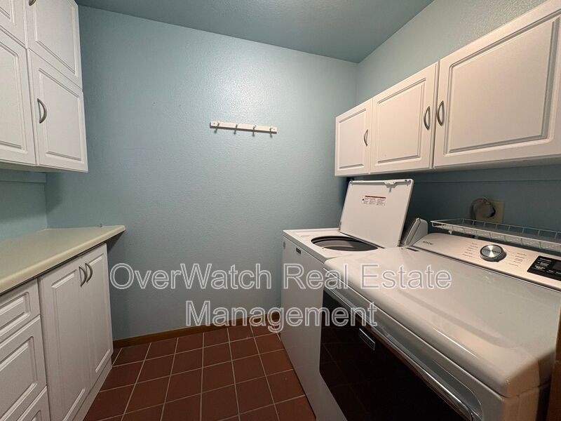 1814 Parkside Dr - Photo 5 of 26