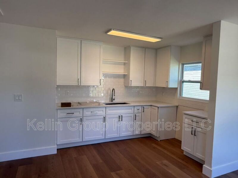 1040 Melrose Ave S #B - Photo 3 of 11