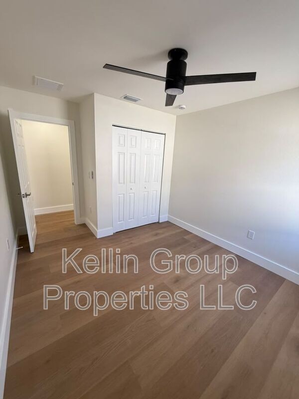 1040 Melrose Ave S #B - Photo 5 of 11