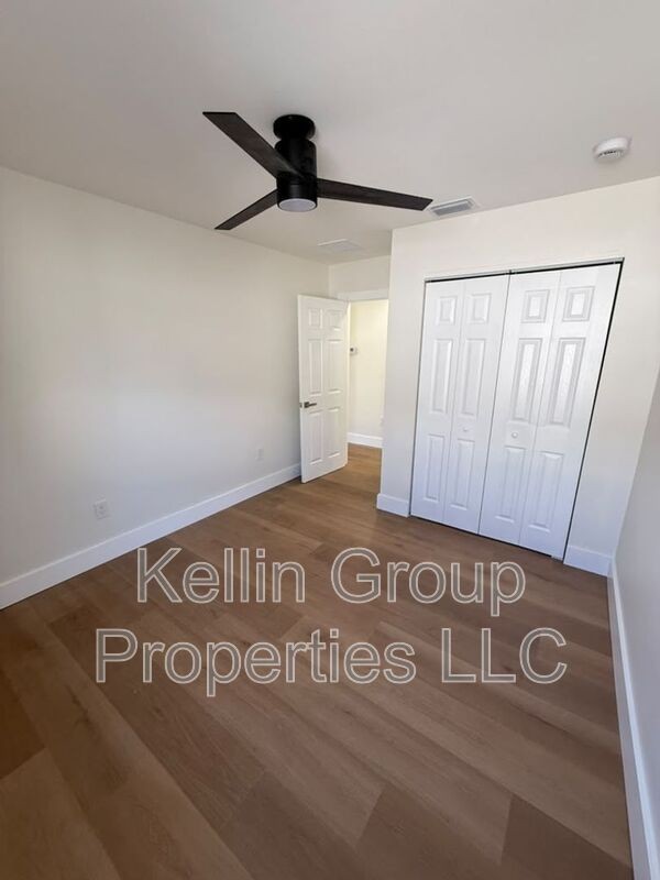 1040 Melrose Ave S #B - Photo 6 of 11