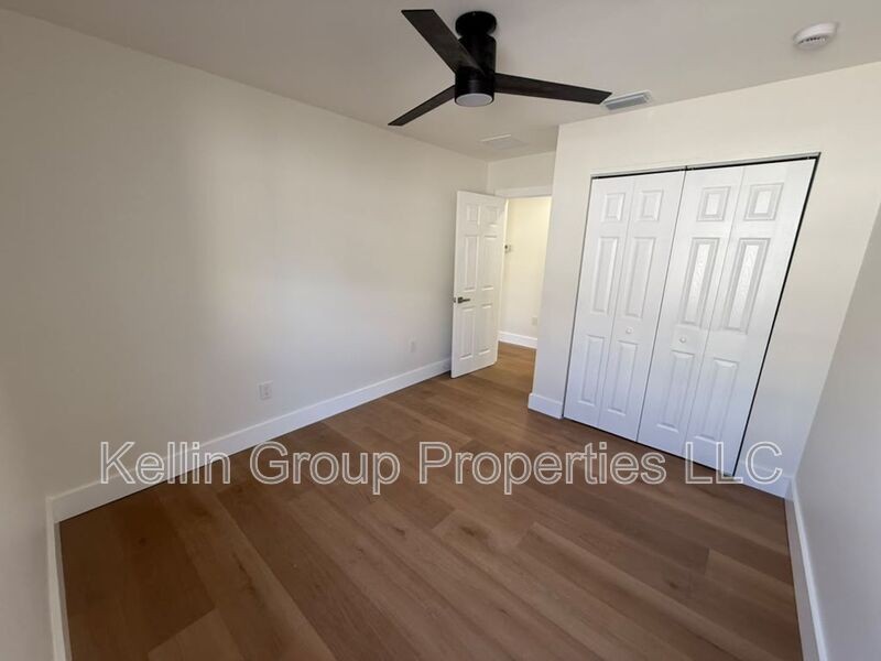 1040 Melrose Ave S #B - Photo 7 of 11