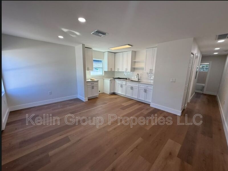 1040 Melrose Ave S #A - Photo 2 of 12