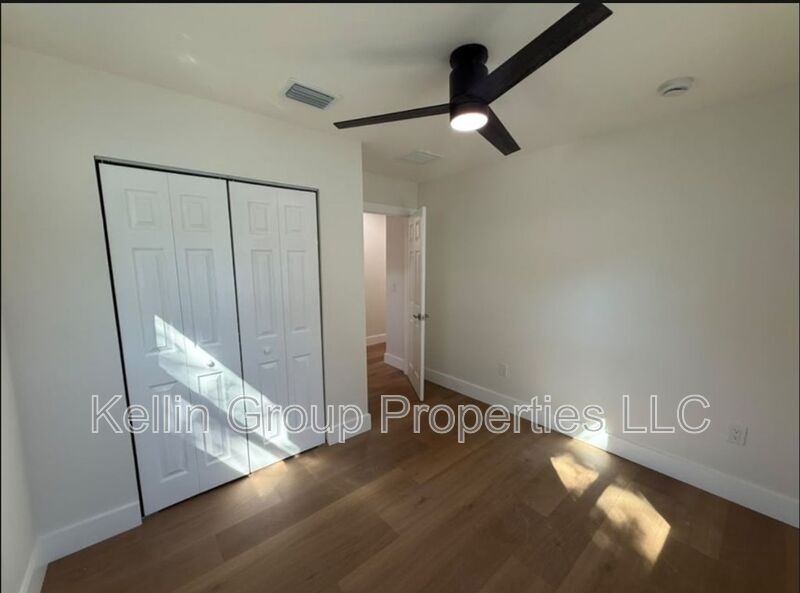 1040 Melrose Ave S #A - Photo 7 of 12
