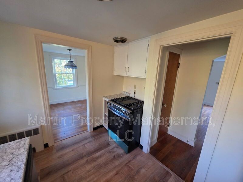 52 Taylor Rd - Photo 3 of 10