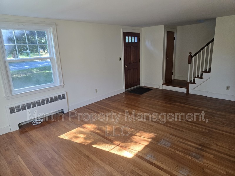 52 Taylor Rd - Photo 4 of 10