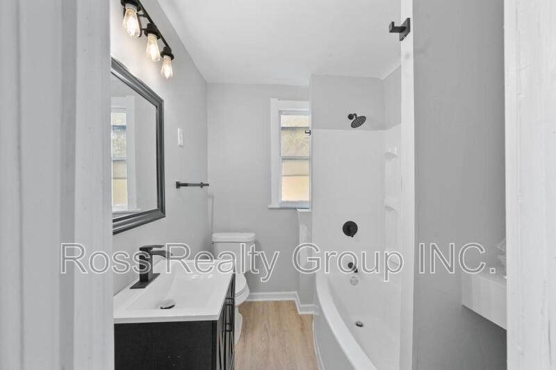 924 Pinewood Ave - Photo 4 of 15
