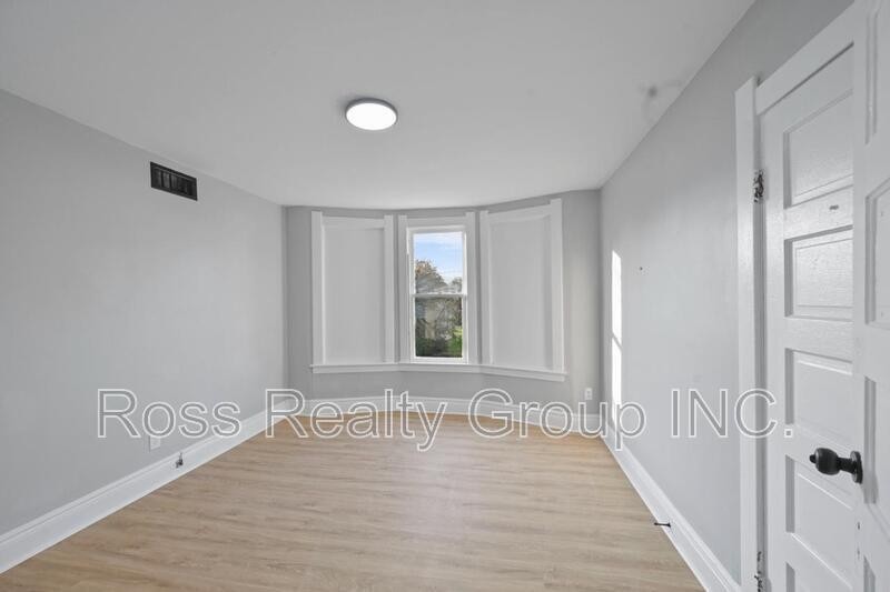 924 Pinewood Ave - Photo 6 of 15