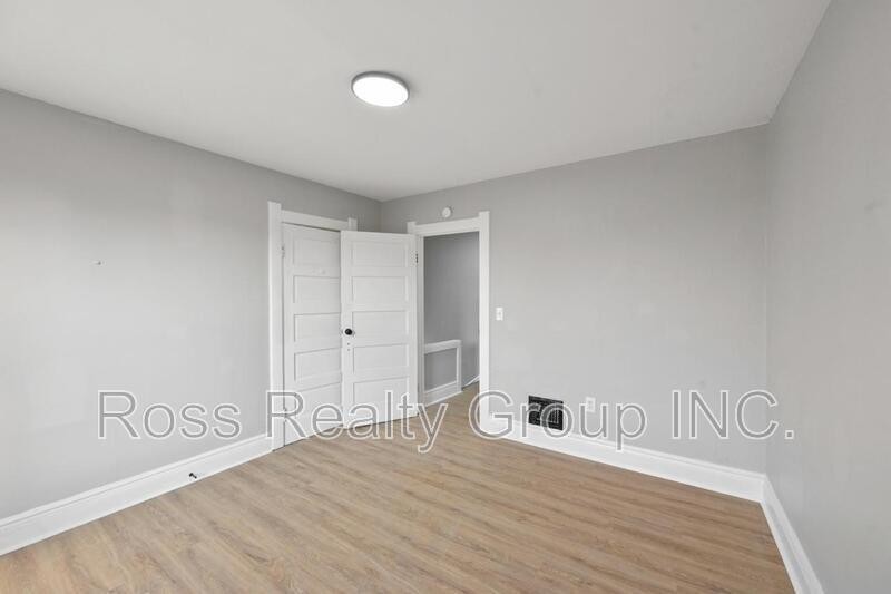 924 Pinewood Ave - Photo 7 of 15