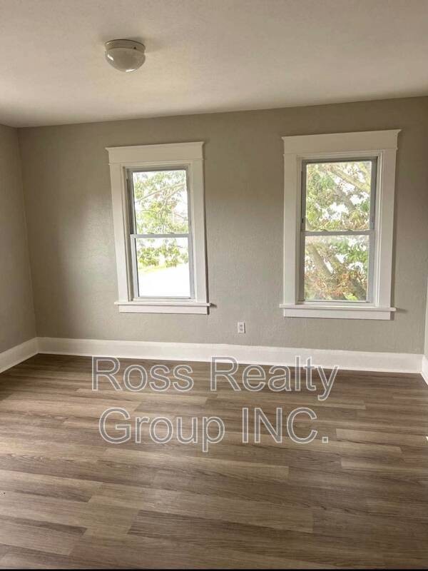 711 Woodstock Ave - Photo 5 of 10