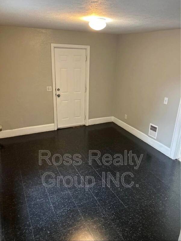 711 Woodstock Ave - Photo 6 of 10