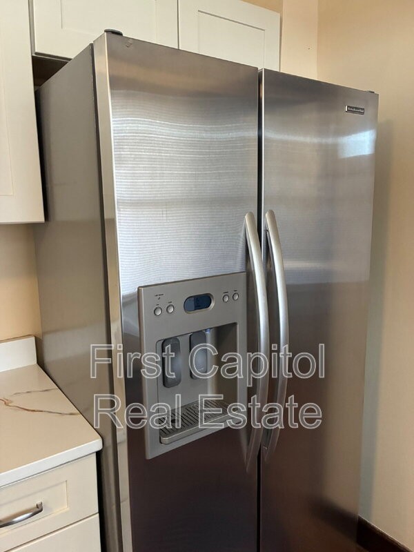 426 Maple St - Photo 5 of 13