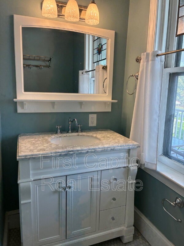 426 Maple St - Photo 7 of 13