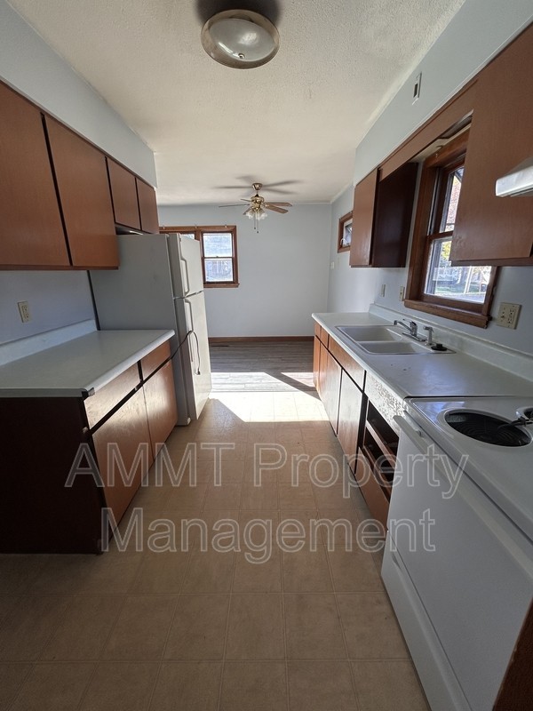 480 5th Ave - Photo 4 of 9