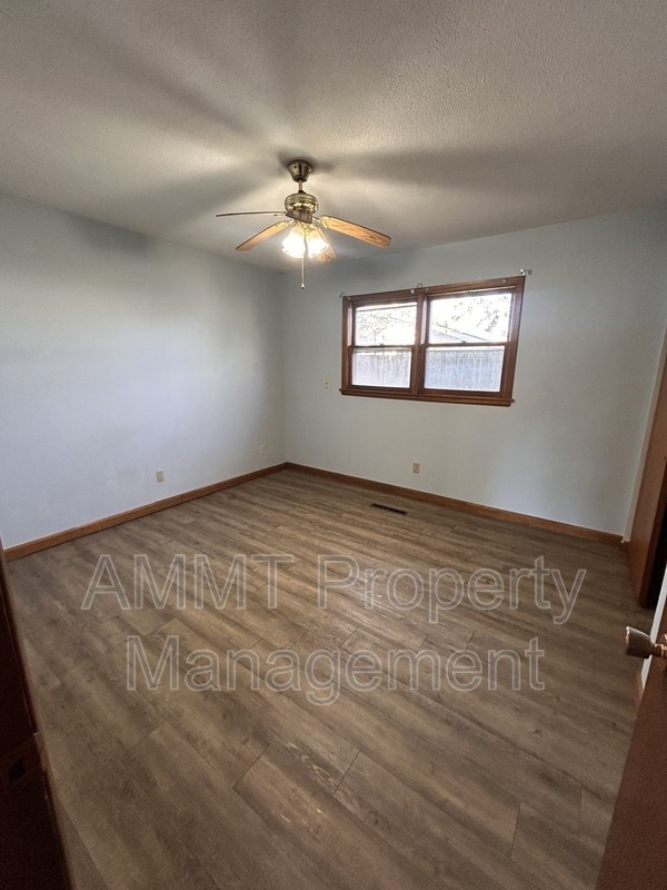 480 5th Ave - Photo 5 of 9